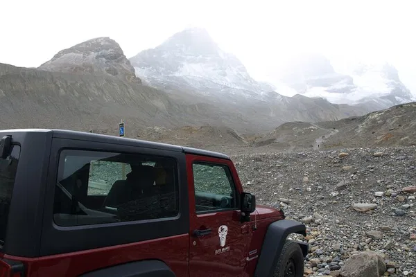 Banff & Icefields Parkway Jeep Tour: Hidden Gems!