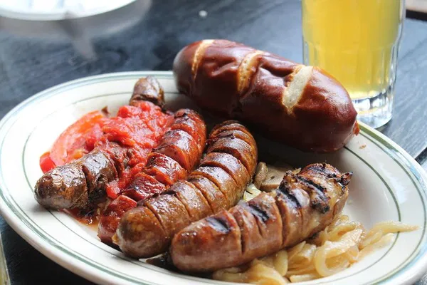 Milwaukee's Secret Food Tour: Uncover Cream City's Culinary Gems!