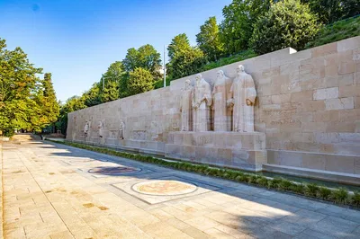 Uncover Geneva's Soul: An Immersive Art & Culture Tour with a Local