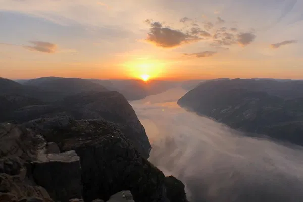 Sunrise Spectacle: Guided Hike to Pulpit Rock (Preikestolen)