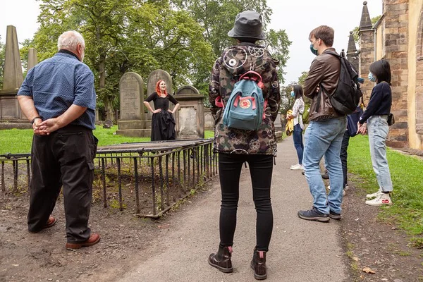 Edinburgh Haunted Vaults & Graveyard Tour