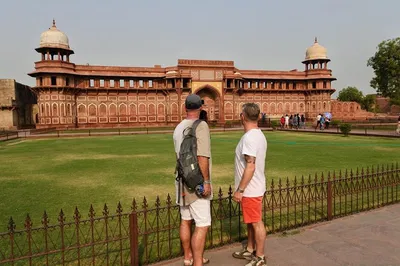 Discover the Taj Mahal: A Luxurious Day Trip from Delhi