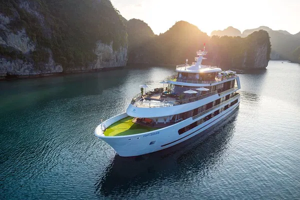Lan Ha Bay Luxury Cruise: 2-Day Stellar Adventure
