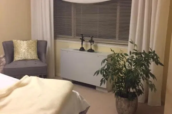 Rejuvenate Your Feet: Quick Heated Shiatsu Massage Escape