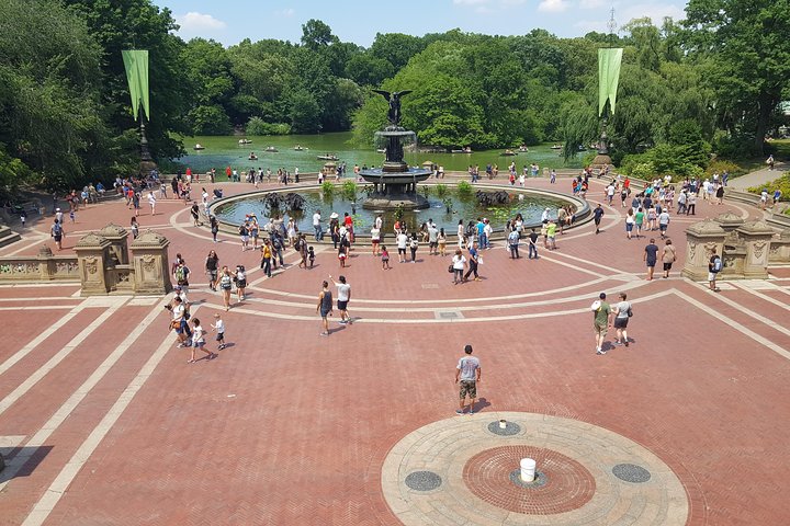 Uncover Central Park's Secrets: A Guided Walking Tour Adventure!