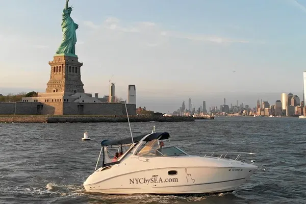 Sunset Spectacle: NYC's Luxury Twilight Boat Tour