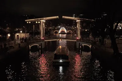 Amsterdam Light Festival Canal Cruise: A Dazzling Winter Spectacle!