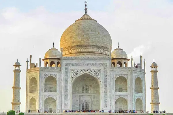 Taj Mahal: Skip-the-Line Entry for a Seamless Agra Experience