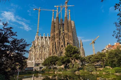 Discover Gaudí's Masterpiece: Skip-the-Line Sagrada Familia Private Tour with Tower Access