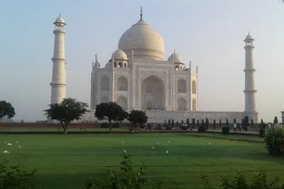 Taj Mahal Sunrise and Sunset: A Private Agra Heritage Tour