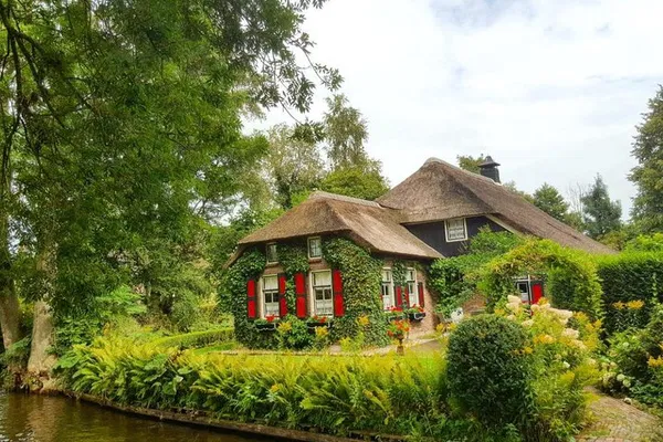 Enchanting Dutch Countryside: Windmills & Giethoorn Day Trip from Amsterdam