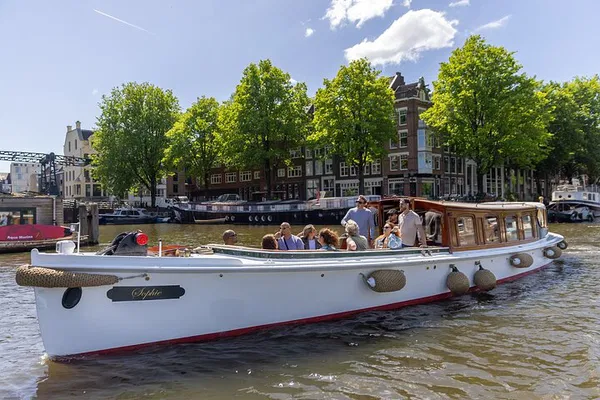 Amsterdam Canal Cruise: Small Group, All-Inclusive & Captain Led