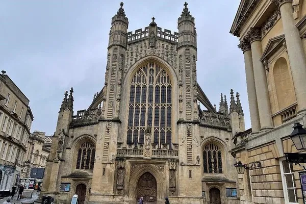 Discover Bath's Splendor: A Guided Walk Through History & Abbey Grandeur