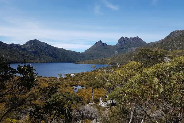 Cradle Mountain Adventure: 2-Day Tasmanian Wilderness Escape