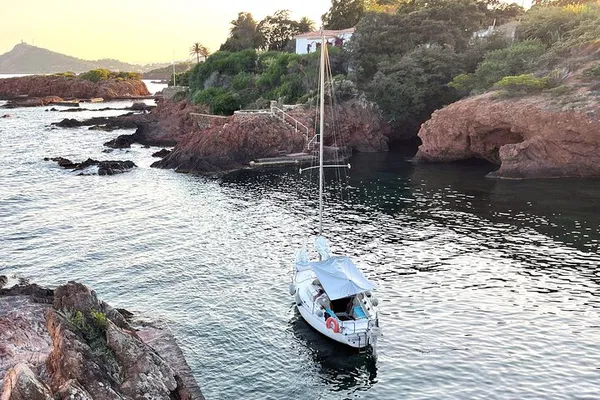 Cannes: Private Sailing & Picnic to Lerins Islands