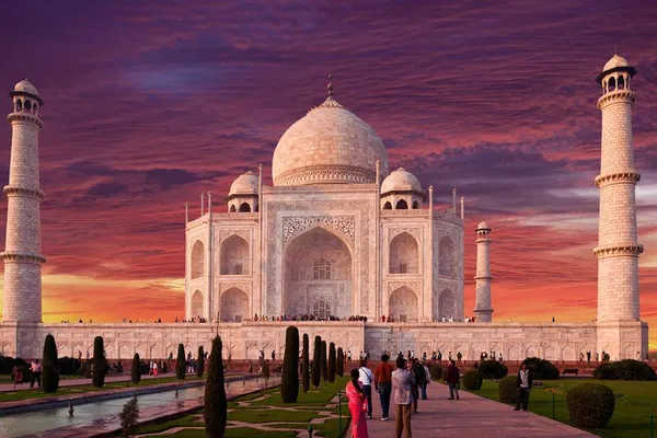 Taj Mahal Day Trip from Delhi: All-Inclusive Private Tour