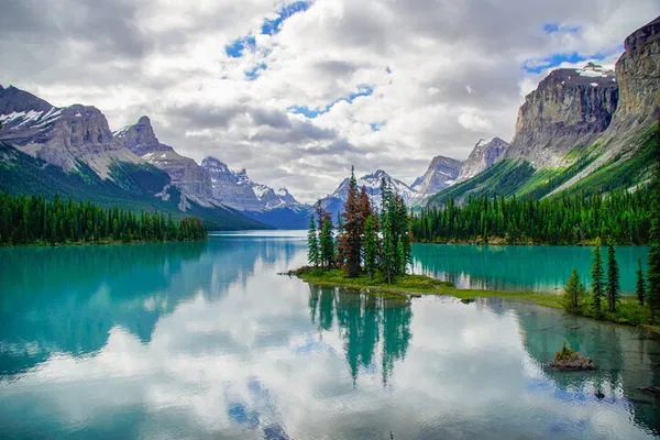 Jasper & Columbia Icefield Parkway: Awe-Inspiring Private Day Tour