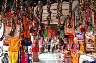 Jaipur's Street Shopping Spree: A Private Guided Tour