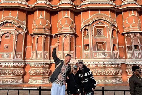 Unveiling Jaipur: A Luxurious Car Tour from Agra's Doorstep