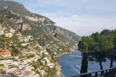 Stress-Free Naples/Positano Transfers: Arrive in Style & Comfort