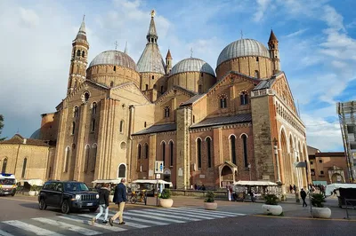 Discover the Artistic Splendor: Private Basilica Tour from Rome