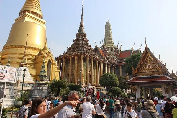 Bangkok Royal Palace: Skip-the-Line Ticket with Hotel Pickup