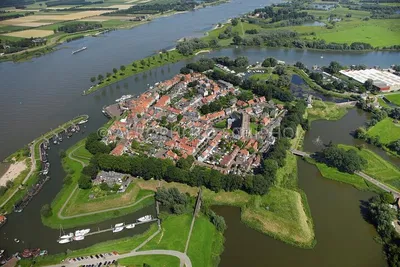 Rotterdam's Historic Gems: A Private Day Trip to Mills, Castle & Medieval Town