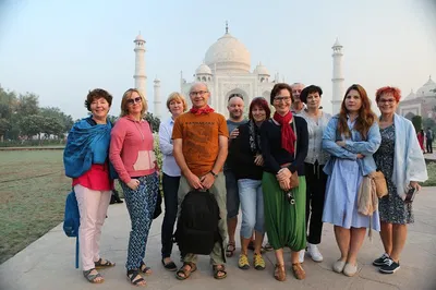 Unveiling Agra's Majesty: A Whirlwind Day Trip with Akshardham
