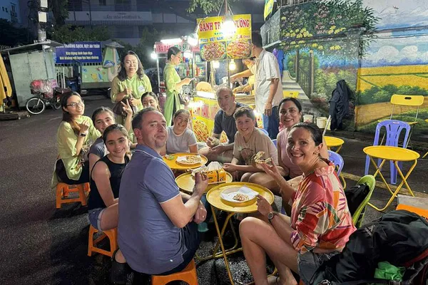 Saigon Night Food Tour: Student-Led Street Eats!