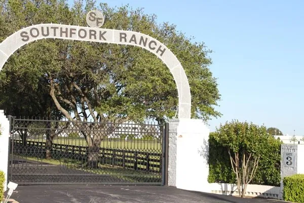 Luxury Southfork Ranch Limousine Tour: Dallas TV History
