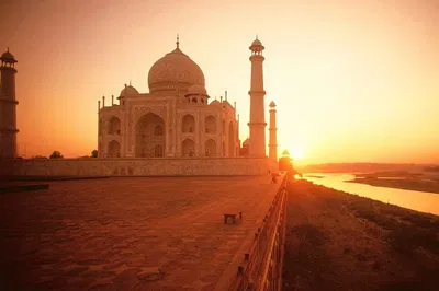 Sunset Spectacle: Taj Mahal, Abhaneri Step Well & Agra Fort Tour from Jaipur