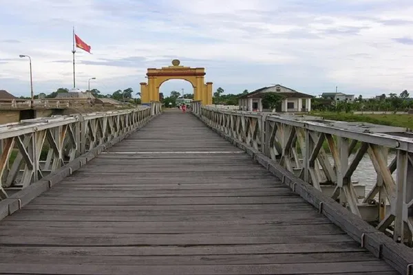 DMZ Private Car: Hue to Phong Nha Historical Transfer