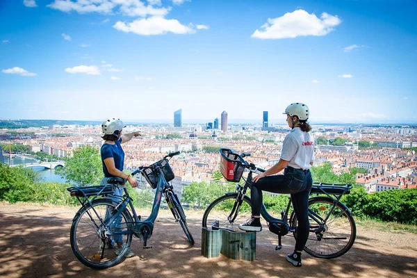 Lyon E-Bike Tour: Explore Two Hills in 2 Hours