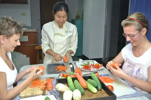 Thai Fruit Carving Class: Create Stunning Art!