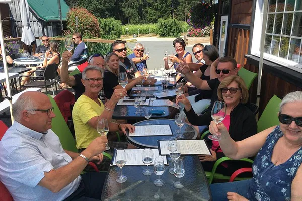 Cowichan Valley Wine, Cheese & Farm Tour from Victoria