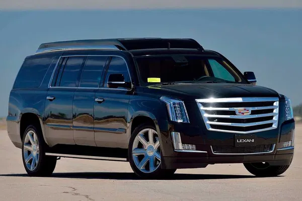 Luxury Arrival: Private SUV/Limo Transfer with Vegas Disposal Hour