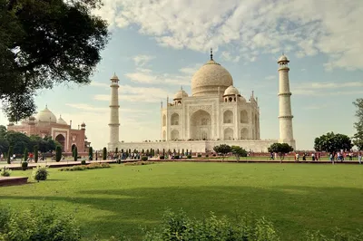 Mumbai to Agra: Taj Mahal Day Trip by Air!
