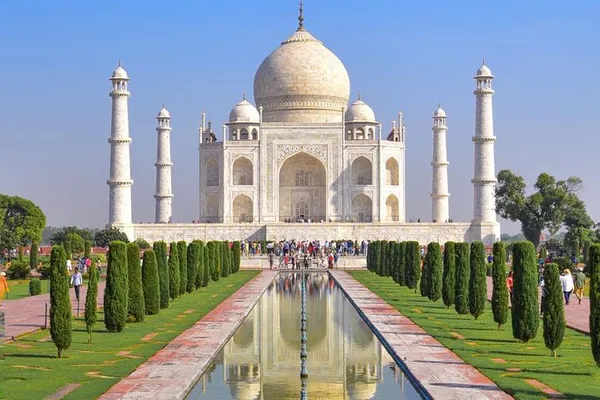 Discover Mughal Majesty: Private Delhi-Agra Day Trip