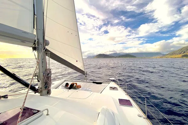 Oahu Sunset Yacht Charter: Private Tasting & Drinks