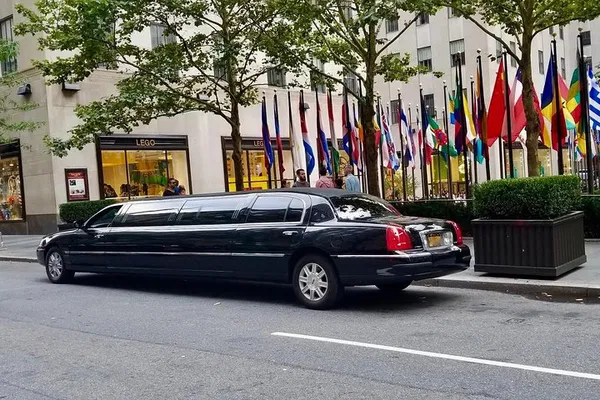 NYC Limo Tour: Experience New York's Iconic Sights in Ultimate Style