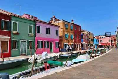 Venetian Island Hopping: Murano, Burano & Torcello Day Excursion
