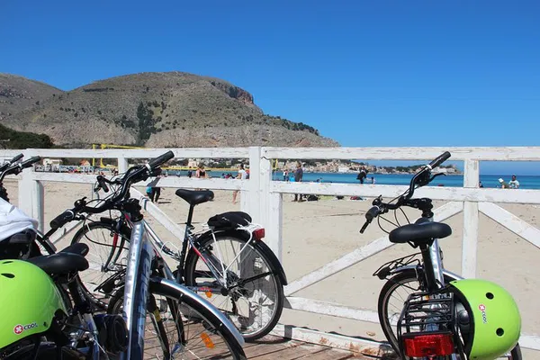Palermo Bike Tour: History, Sea & Royal Park Adventure