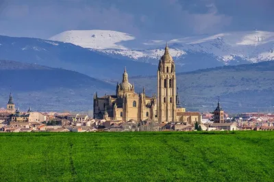 Segovia Cathedral: Skip the Line & Palace Visit