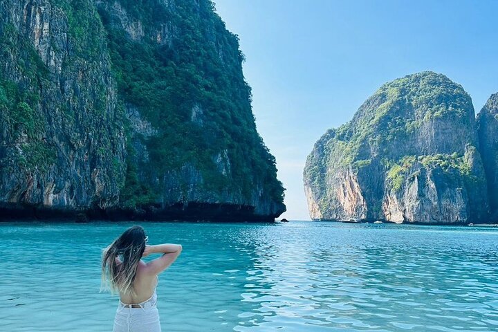 Phi Phi Islands Speedboat Adventure: Maya Bay, Snorkeling & Monkey Beach
