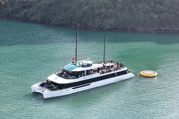 Halong Bay Luxury: Premium Catamaran Cruise - Unforgettable Voyage!