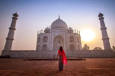 Sunrise Spectacle: 2-Day Agra Taj Mahal Tour from Delhi