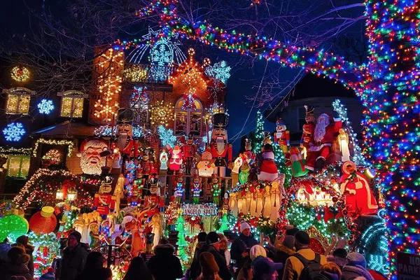 Experience NYC's Dazzling Dyker Heights Christmas Lights!