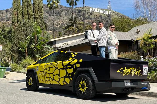 Hollywood Expedition: Cruise in the Futuristic Tesla Cybertruck!