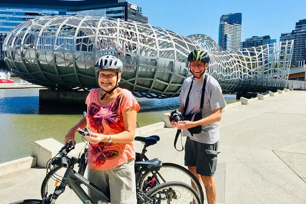 Melbourne Bike Adventure: Uncover Hidden Gems & Local Flavors