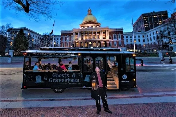 Boston Ghosts & Gravestones Trolley: Spooky Night Tour